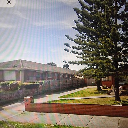 Two Pines, Whole Home In Tullamarine Near Airport! Melbourne City Exterior foto