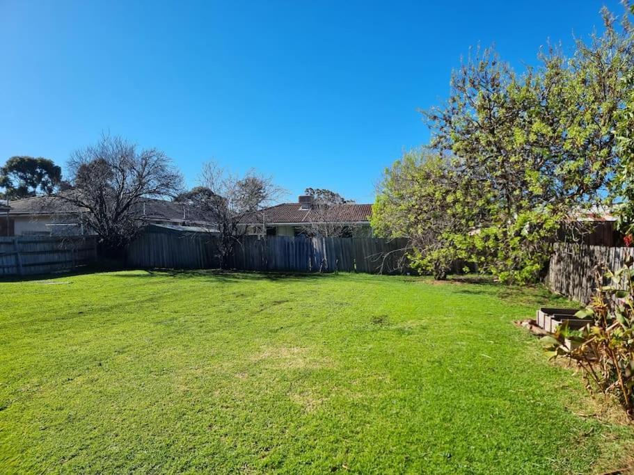 Two Pines, Whole Home In Tullamarine Near Airport! Melbourne City Exterior foto